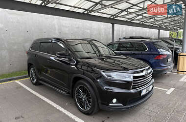 Позашляховик / Кросовер Toyota Highlander 2014 в 