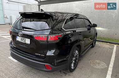 Позашляховик / Кросовер Toyota Highlander 2014 в 