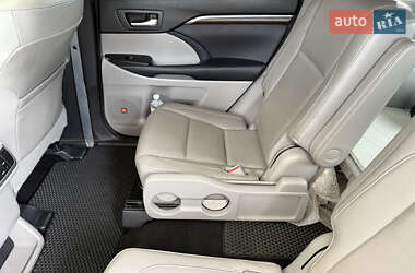 Позашляховик / Кросовер Toyota Highlander 2014 в 