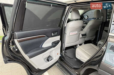 Позашляховик / Кросовер Toyota Highlander 2014 в 