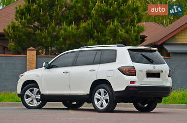 Позашляховик / Кросовер Toyota Highlander 2013 в 