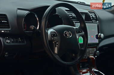 Позашляховик / Кросовер Toyota Highlander 2013 в 