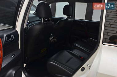 Позашляховик / Кросовер Toyota Highlander 2013 в 
