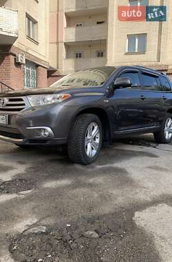 Позашляховик / Кросовер Toyota Highlander 2012 в 