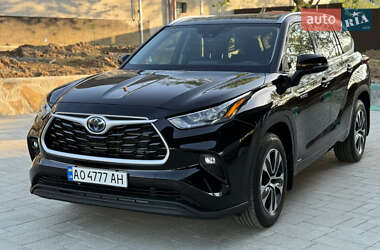Внедорожник / Кроссовер Toyota Highlander 2020 в Сваляве