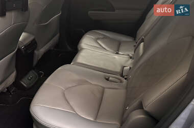 Позашляховик / Кросовер Toyota Highlander 2021 в 