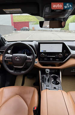 Внедорожник / Кроссовер Toyota Highlander 2023 в 
