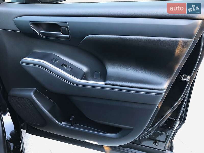 Позашляховик / Кросовер Toyota Highlander 2023 в Луцьку
