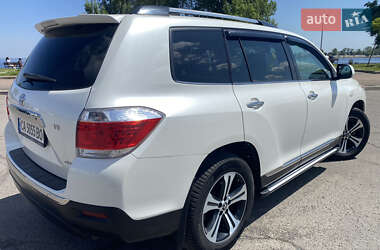 Внедорожник / Кроссовер Toyota Highlander 2011 в 