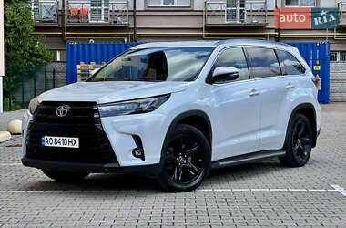 Внедорожник / Кроссовер Toyota Highlander 2016 в Ужгороде