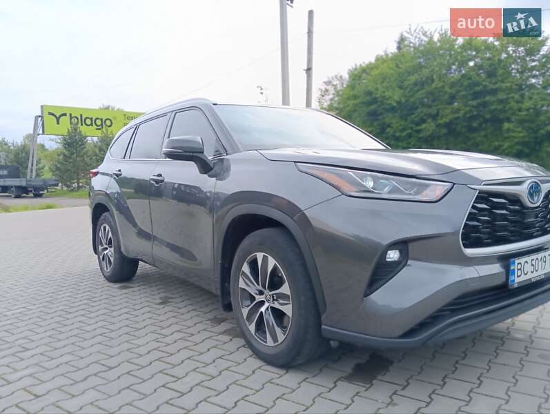 Внедорожник / Кроссовер Toyota Highlander 2022 в Дрогобыче