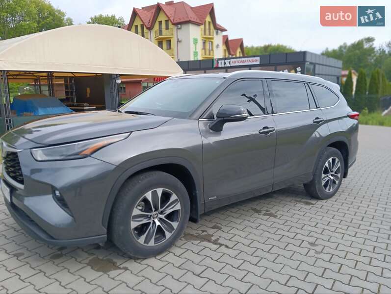 Внедорожник / Кроссовер Toyota Highlander 2022 в Дрогобыче