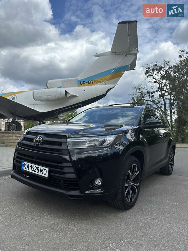 Позашляховик / Кросовер Toyota Highlander 2019 в Києві