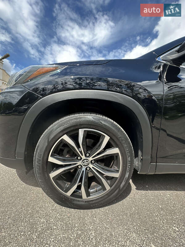 Позашляховик / Кросовер Toyota Highlander 2019 в Києві