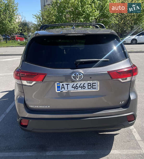 Внедорожник / Кроссовер Toyota Highlander 2018 в Ивано-Франковске