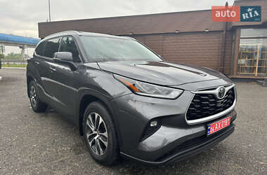 Позашляховик / Кросовер Toyota Highlander 2022 в 