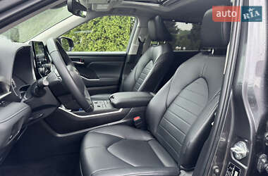 Позашляховик / Кросовер Toyota Highlander 2022 в 