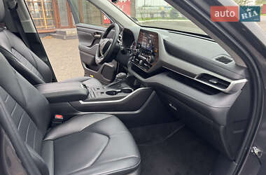 Позашляховик / Кросовер Toyota Highlander 2022 в 