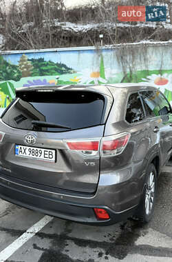 Позашляховик / Кросовер Toyota Highlander 2016 в 