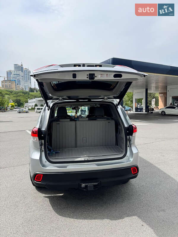 Позашляховик / Кросовер Toyota Highlander 2018 в Дніпрі фото 11 Позашляховик / Кросовер Toyota Highlander 2018 в Дніпрі