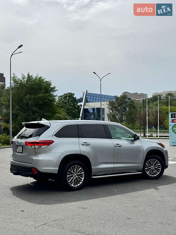 Позашляховик / Кросовер Toyota Highlander 2018 в Дніпрі фото 16 Позашляховик / Кросовер Toyota Highlander 2018 в Дніпрі