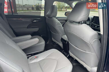 Внедорожник / Кроссовер Toyota Highlander 2022 в 
