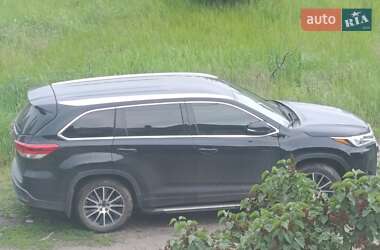 Внедорожник / Кроссовер Toyota Highlander 2017 в Киеве