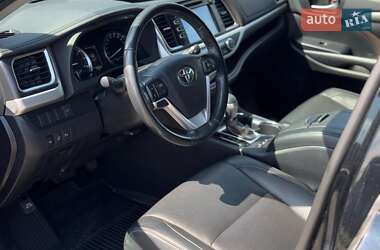Внедорожник / Кроссовер Toyota Highlander 2019 в 