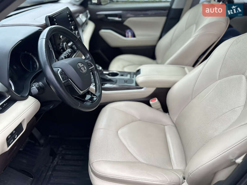 Внедорожник / Кроссовер Toyota Highlander 2020 в Киеве