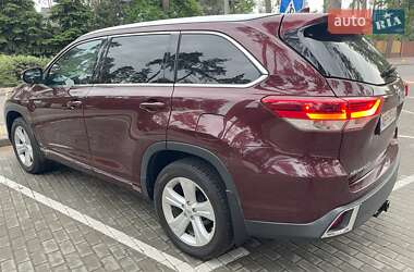 Внедорожник / Кроссовер Toyota Highlander 2017 в 