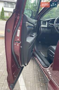 Внедорожник / Кроссовер Toyota Highlander 2017 в 