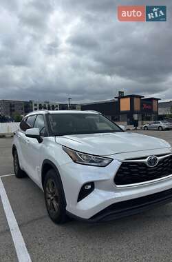 Внедорожник / Кроссовер Toyota Highlander 2022 в Магдалиновке