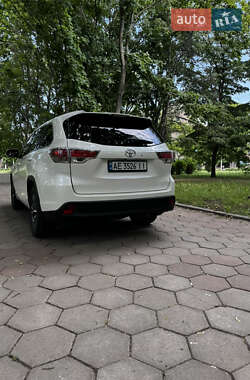 Внедорожник / Кроссовер Toyota Highlander 2015 в 