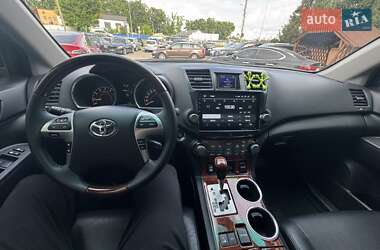 Внедорожник / Кроссовер Toyota Highlander 2011 в 