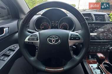 Внедорожник / Кроссовер Toyota Highlander 2011 в 