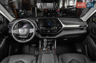 Внедорожник / Кроссовер Toyota Highlander 2024 в 