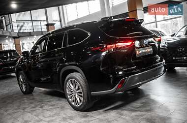 Внедорожник / Кроссовер Toyota Highlander 2024 в 