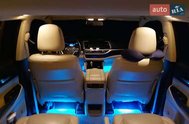 Внедорожник / Кроссовер Toyota Highlander 2014 в 
