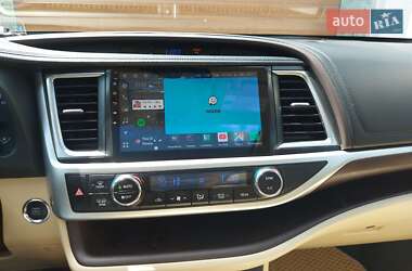 Внедорожник / Кроссовер Toyota Highlander 2014 в 