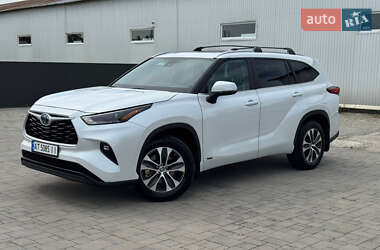 Позашляховик / Кросовер Toyota Highlander 2023 в 