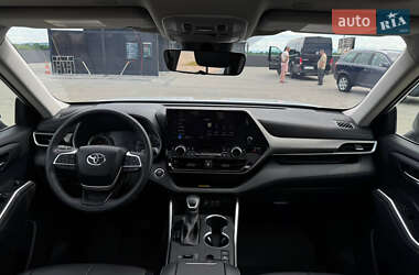 Позашляховик / Кросовер Toyota Highlander 2023 в 