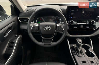 Позашляховик / Кросовер Toyota Highlander 2023 в 