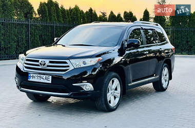 Позашляховик / Кросовер Toyota Highlander 2012 в 
