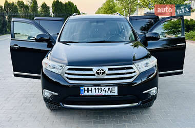 Позашляховик / Кросовер Toyota Highlander 2012 в 