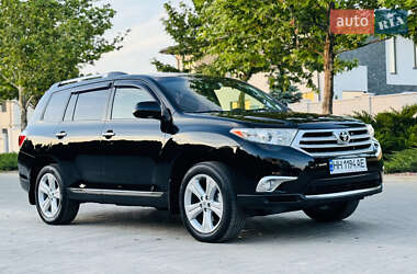 Позашляховик / Кросовер Toyota Highlander 2012 в 