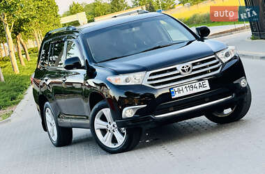 Позашляховик / Кросовер Toyota Highlander 2012 в 