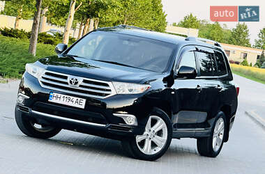 Позашляховик / Кросовер Toyota Highlander 2012 в 
