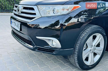 Позашляховик / Кросовер Toyota Highlander 2012 в 