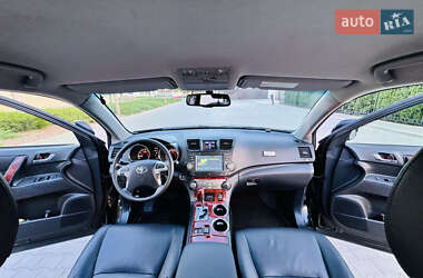 Позашляховик / Кросовер Toyota Highlander 2012 в 