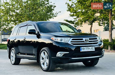 Позашляховик / Кросовер Toyota Highlander 2012 в 
